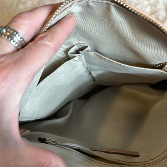 INC cross body bag 💼 in pale pink shade it’s roomy & soft sturdy adjustable EUC - Picture 4 of 5